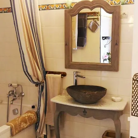 Le Castelas Chambres D Hôtes De Charme Couette-café Aurons